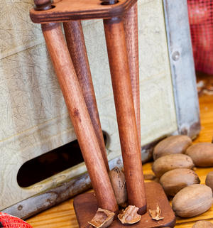 NUTI-BUDI NUTCRACKER